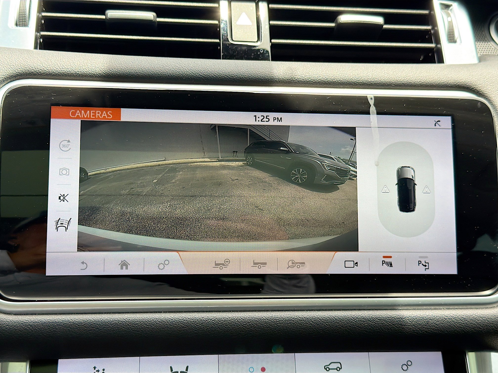 Used 2019 Fuji White Land Rover HSE image 32
