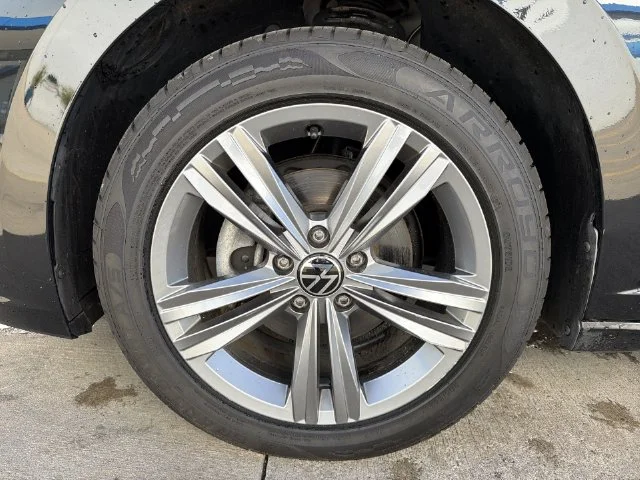 Certified Used 2024  Volkswagen 1.5T SE image 18