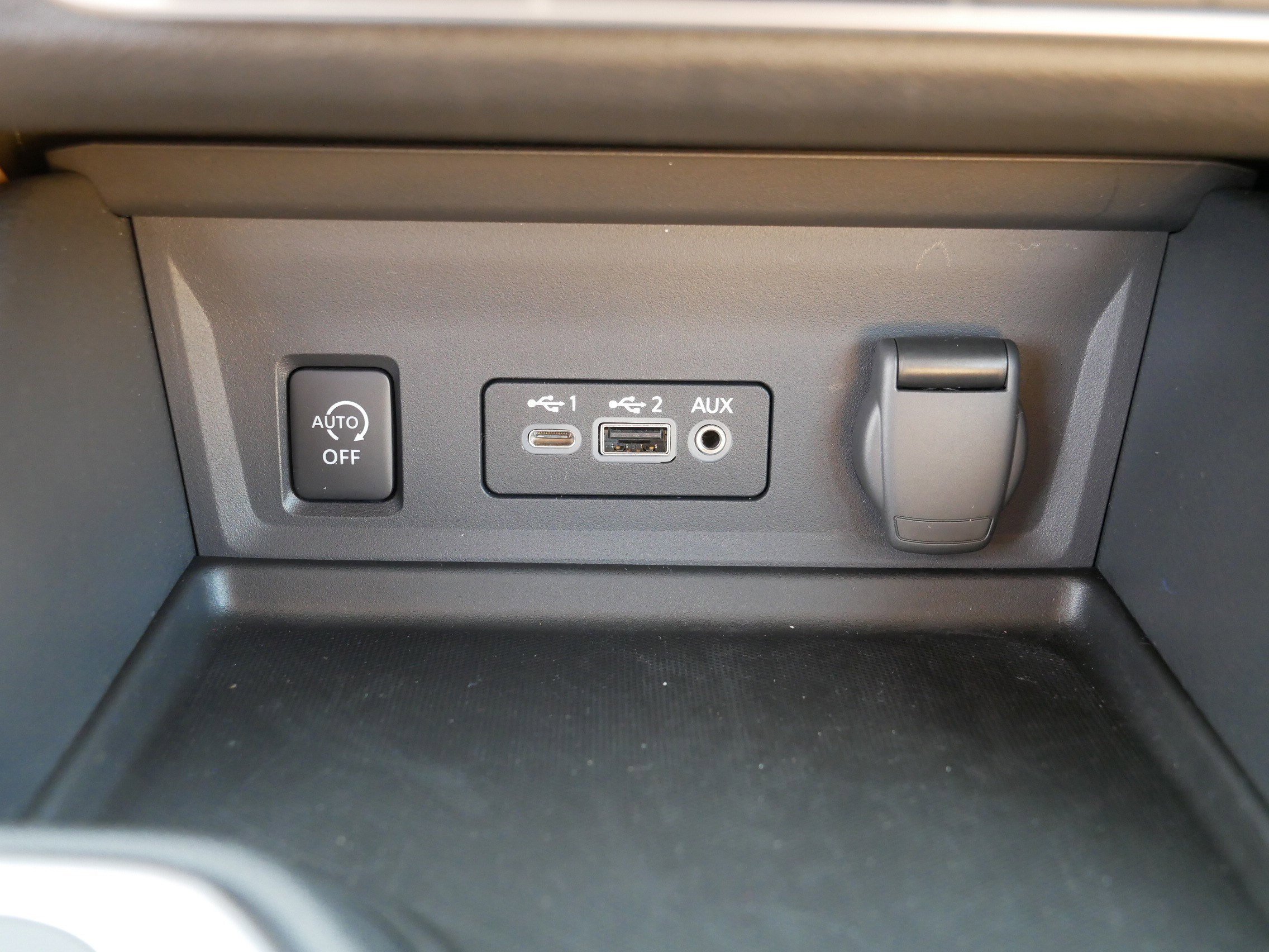 Used 2025 Gun Metallic Nissan SV image 31
