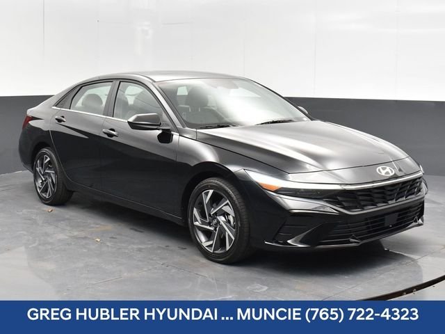 Used 2025 Black Hyundai SEL Convenience image 5