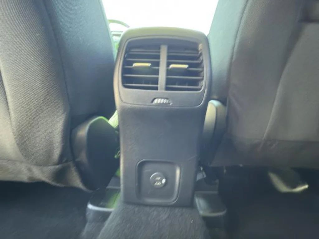 Certified Used 2020 Oxford White Ford SE image 26