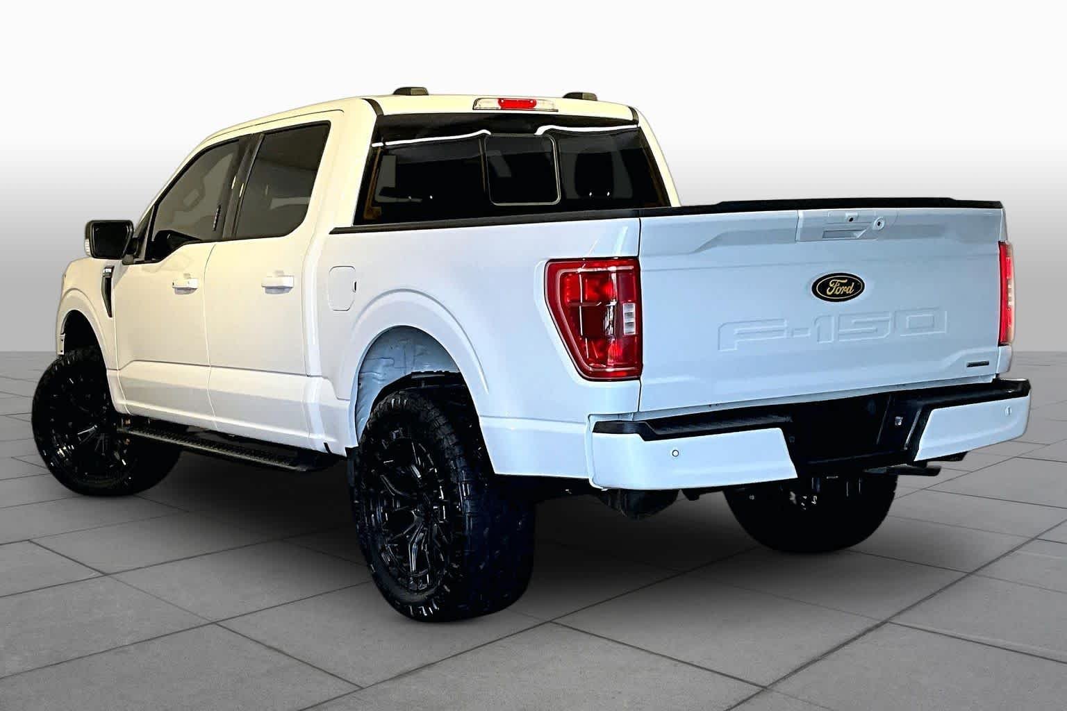 Used 2023 Oxford White Ford XLT image 12