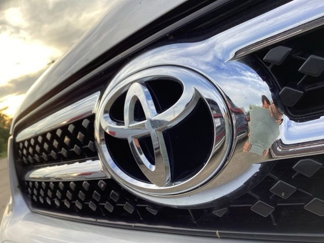 Used 2008 Classic Silver Toyota Limited image 3