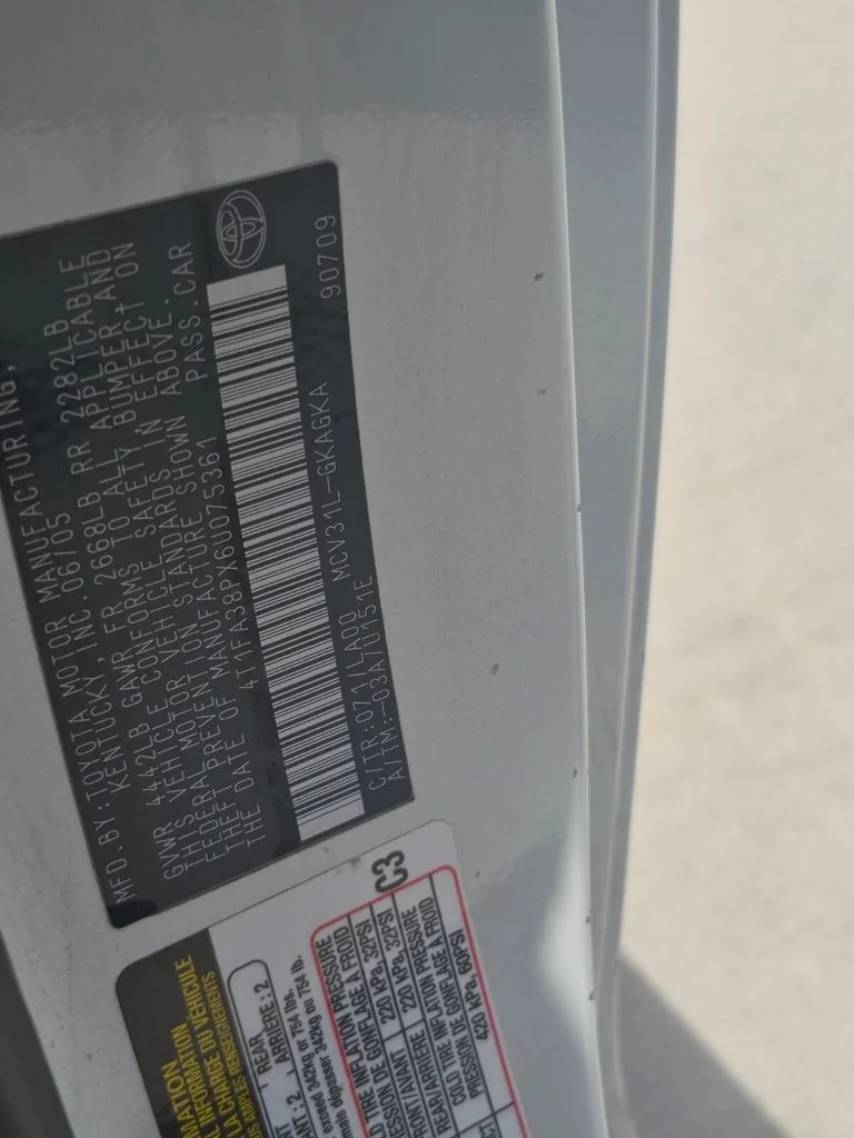 Used 2006 White Toyota SLE image 28