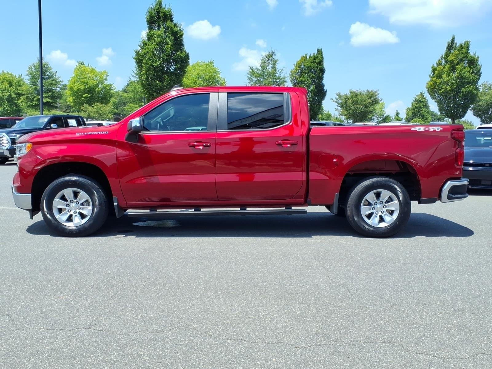Used 2024  CHEVROLET LT image 3