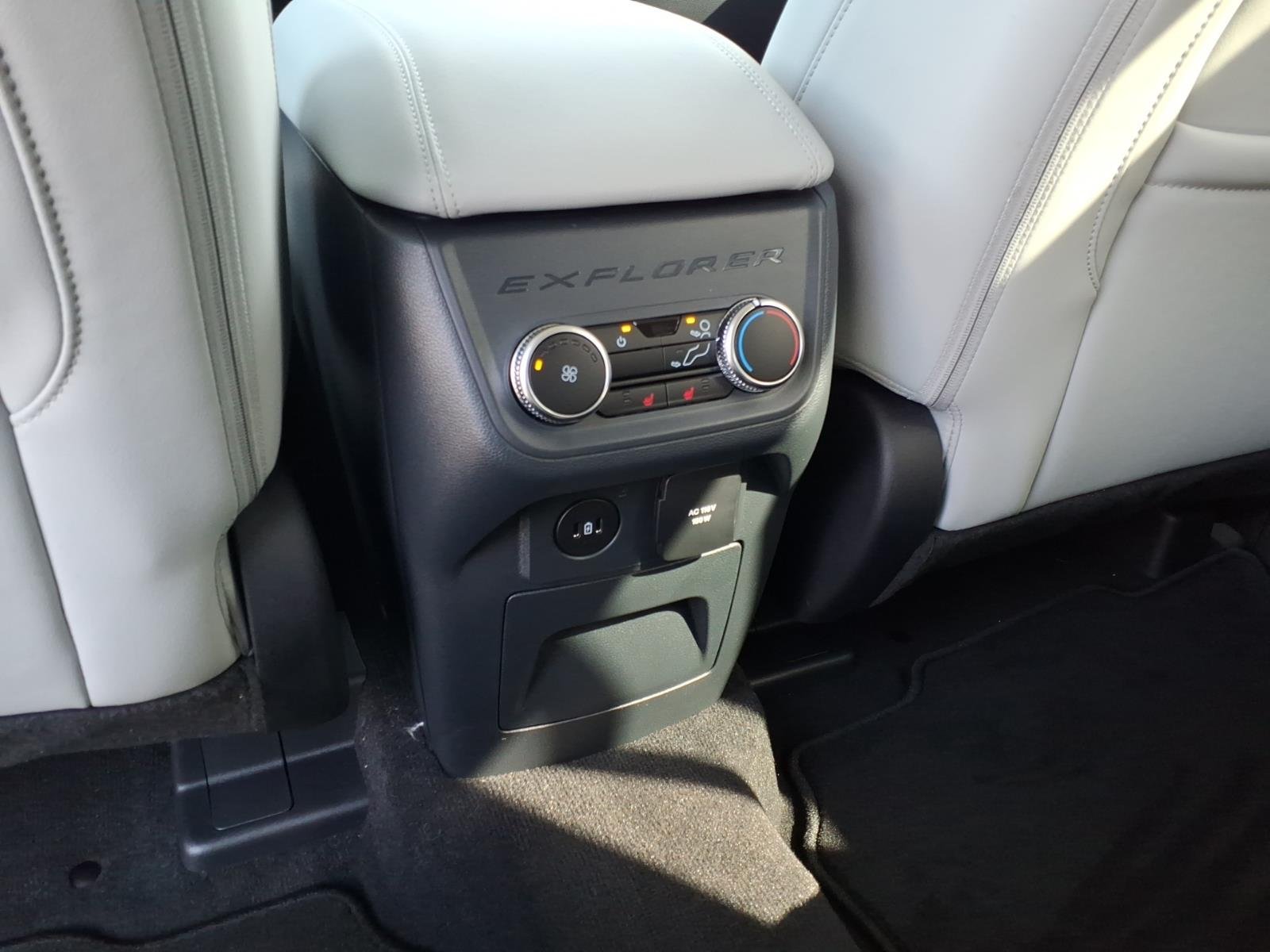 New 2026 Agate Black Metallic Ford Platinum™ image 13
