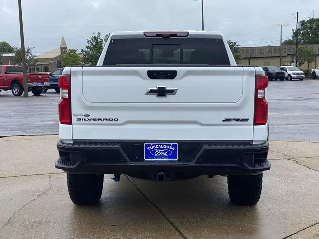 Used 2025 White Chevrolet ZR2 image 3