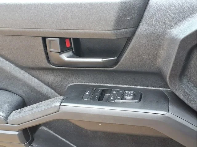 Used 2025  Toyota SR image 16