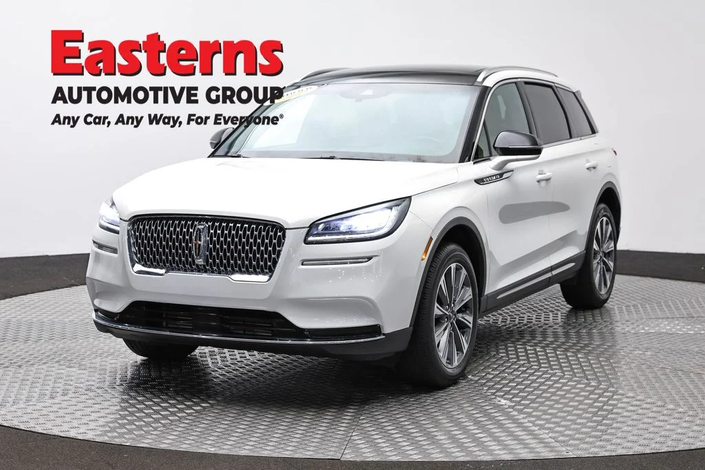 Used 2022 White Lincoln Reserve image 1
