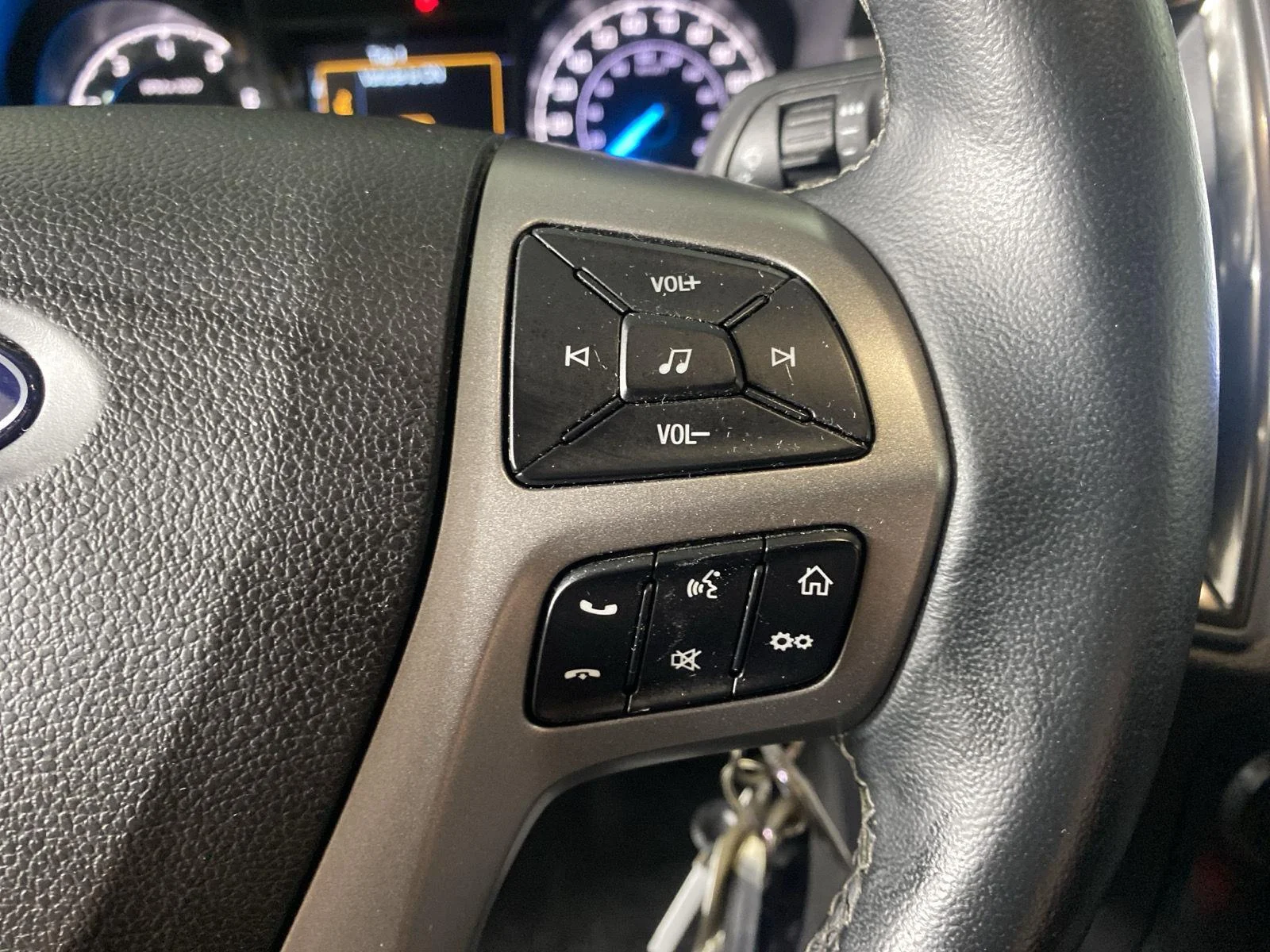 Used 2023 Shadow Black Ford XLT image 25