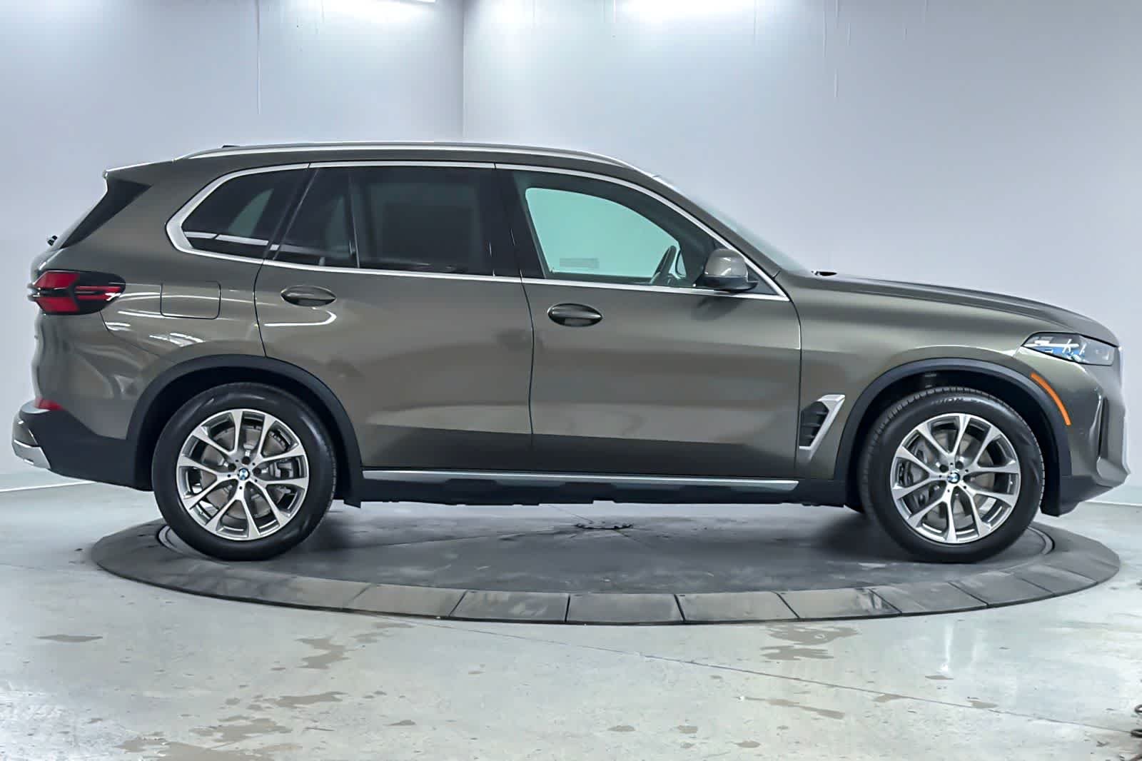 New 2026 Manhattan Green Metallic BMW xDrive50e image 8