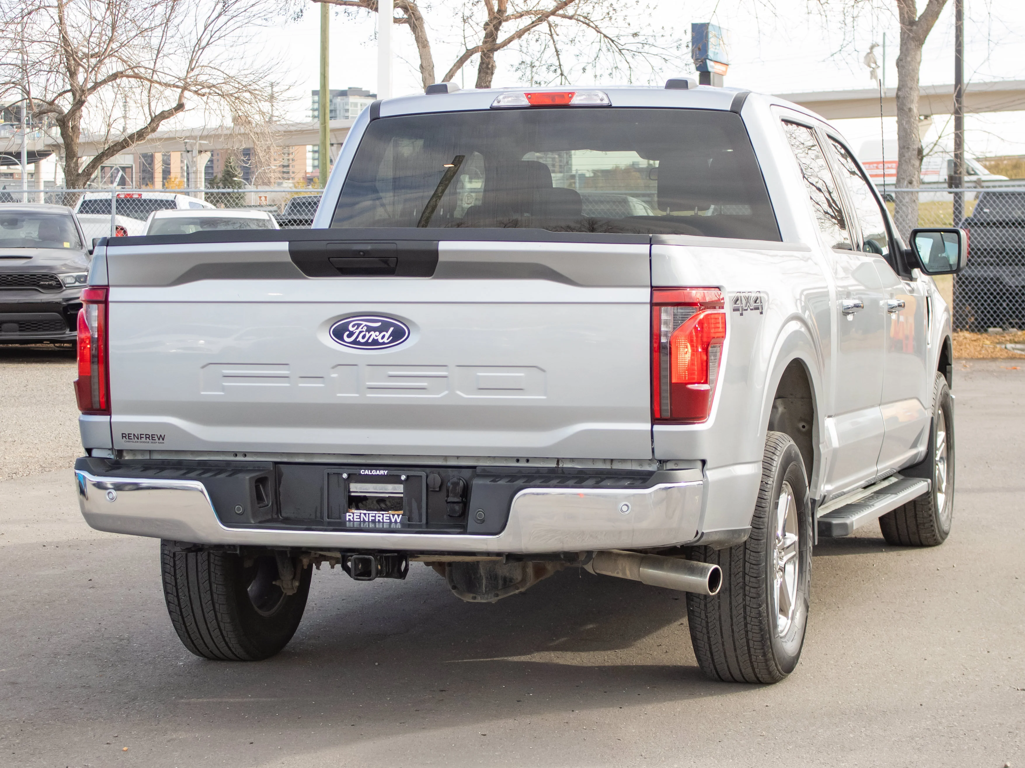 Used 2025 Silver Ford XLT* Crew Cab 4x4, Remote Start, Backup Camera, Chrome Wheels image 14