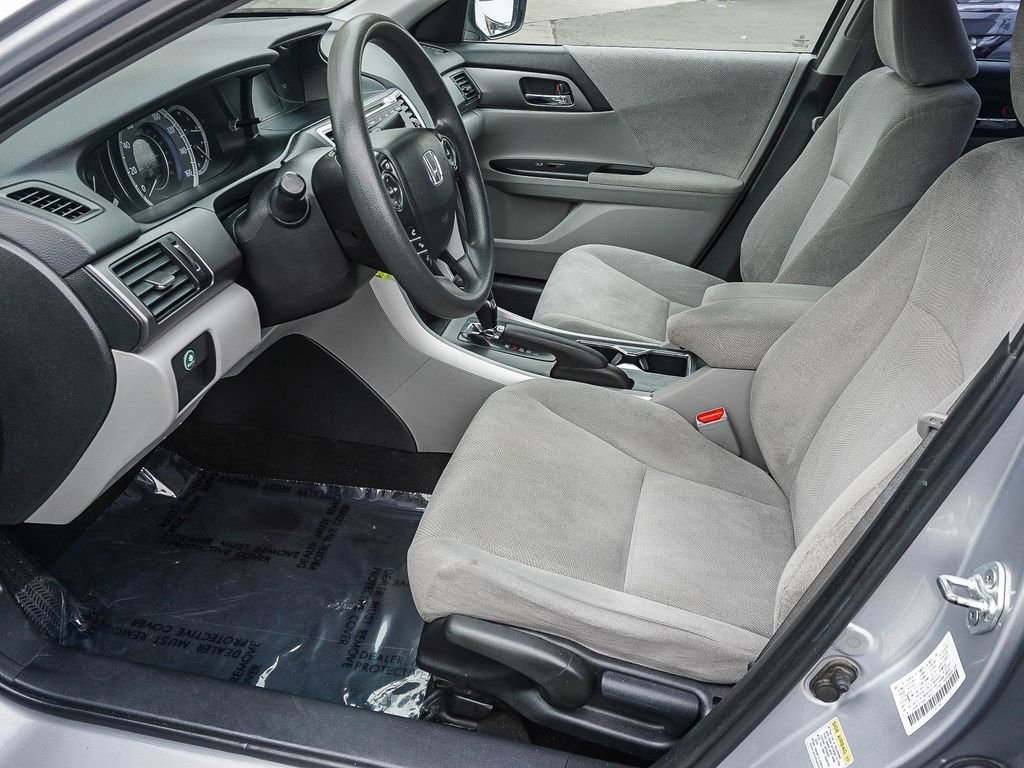 Used 2013  Honda LX image 17