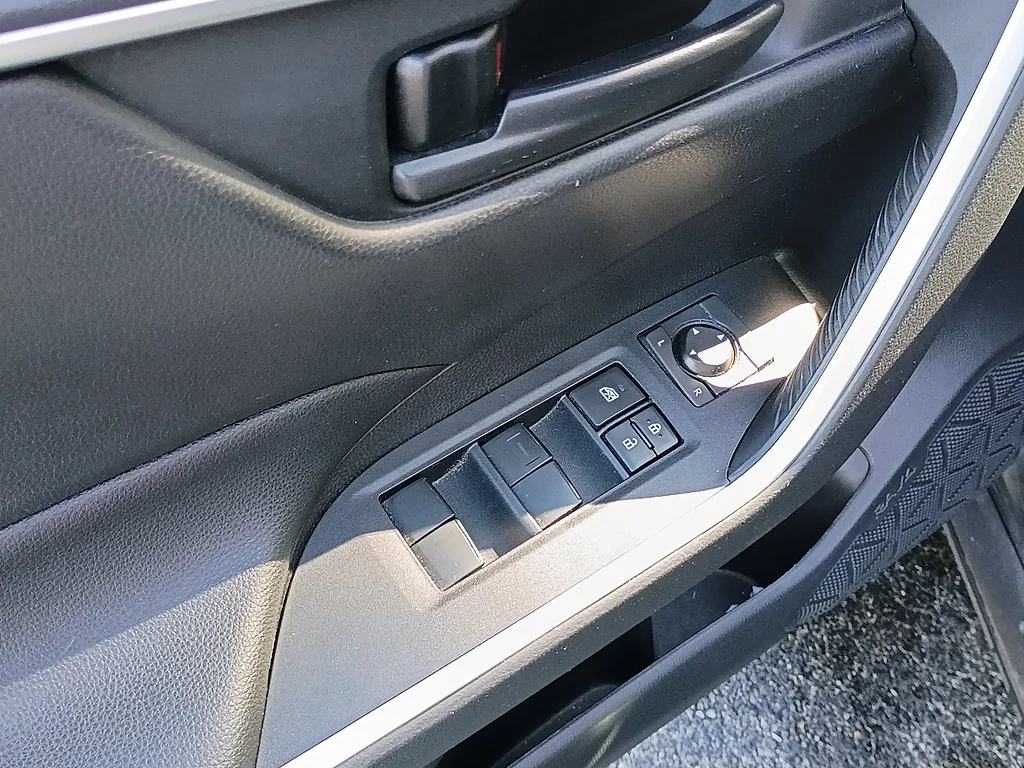 Used 2020 Magnetic Gray Metallic Toyota LE image 17