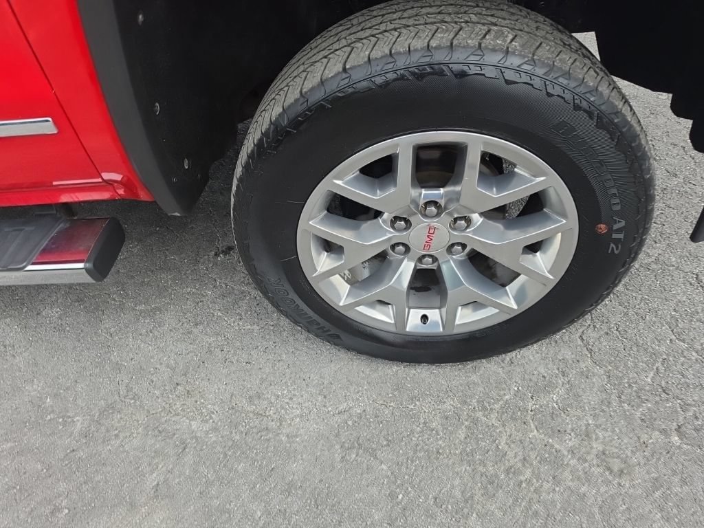 Used 2018 CARDINAL RED GMC SLT image 16