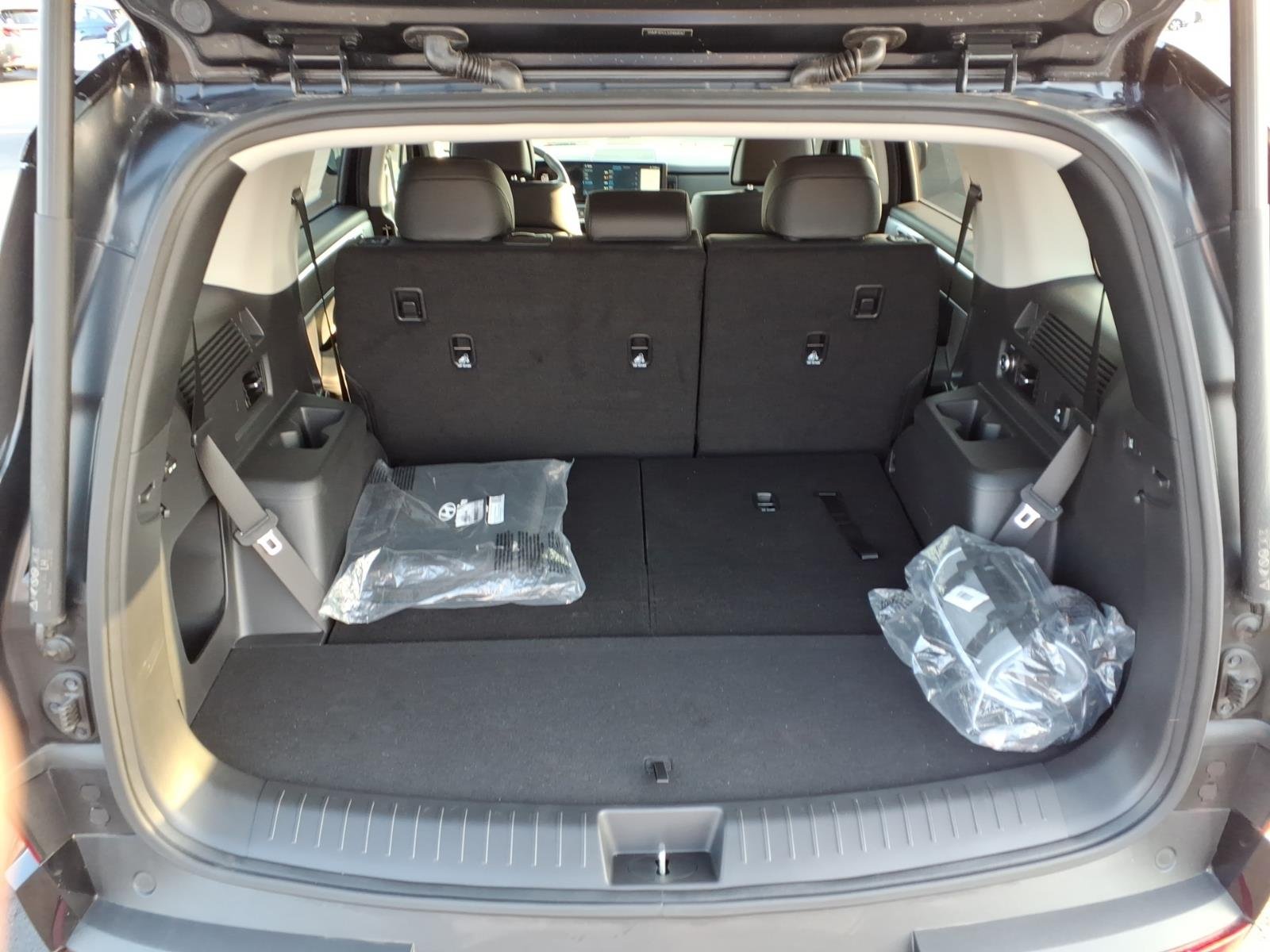 Certified Used 2025 Black Hyundai XRT image 10