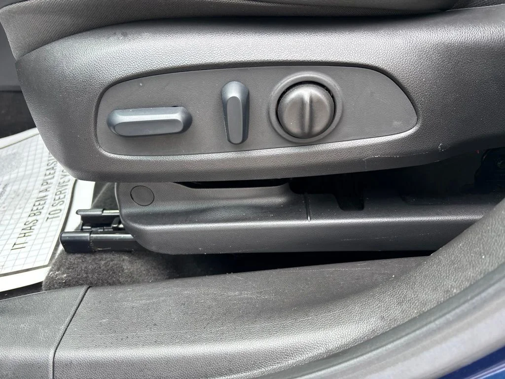 Used 2023 Blue Buick Essence image 22