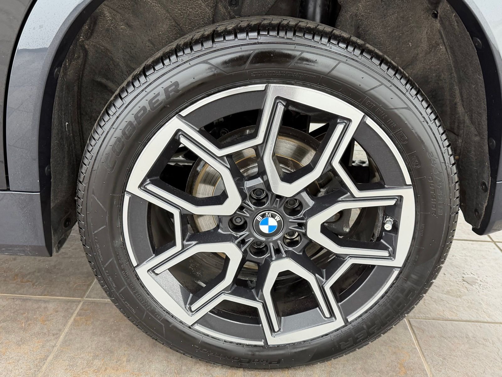 Used 2023 Black Sapphire Metallic BMW xDrive28i image 35