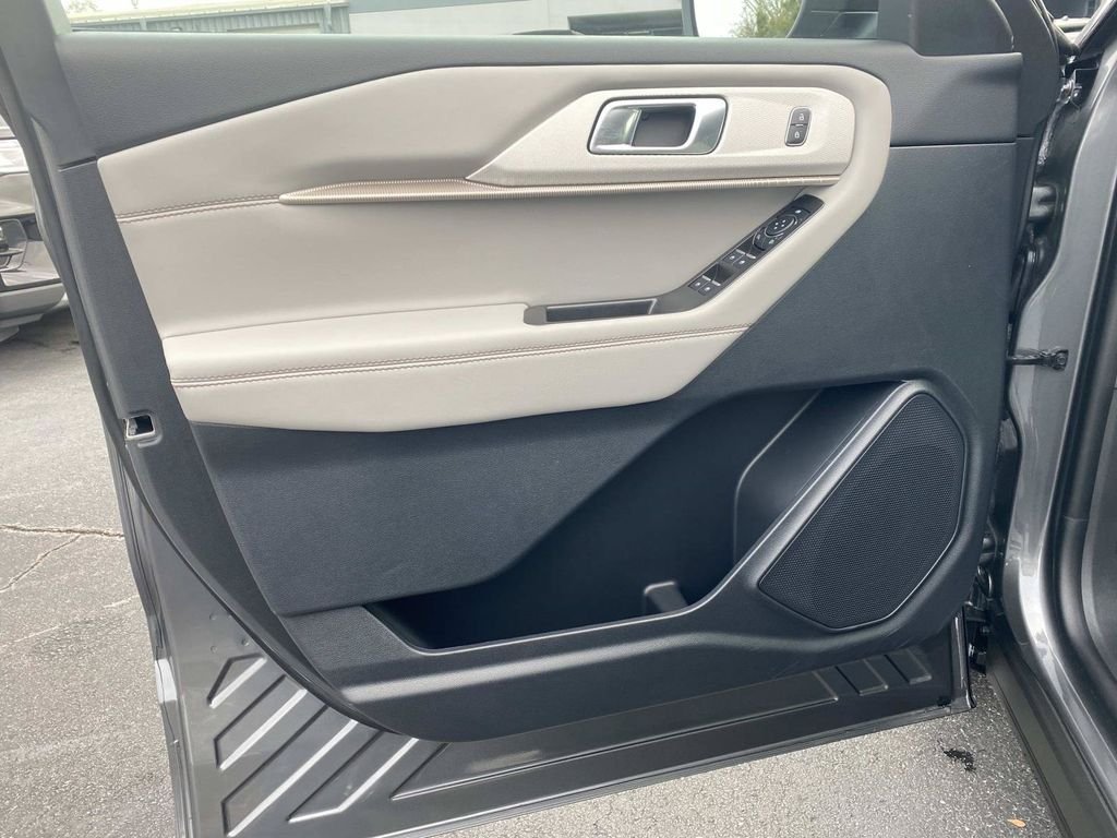 New 2026 Carbonized Gray Metallic Ford Active image 13