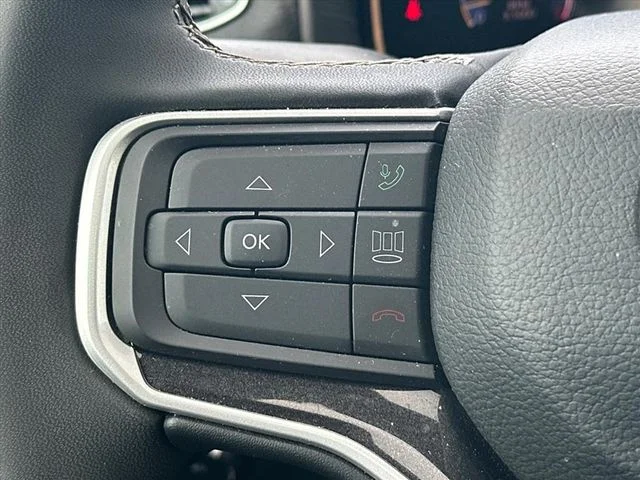Used 2023 Black Jeep Base image 27