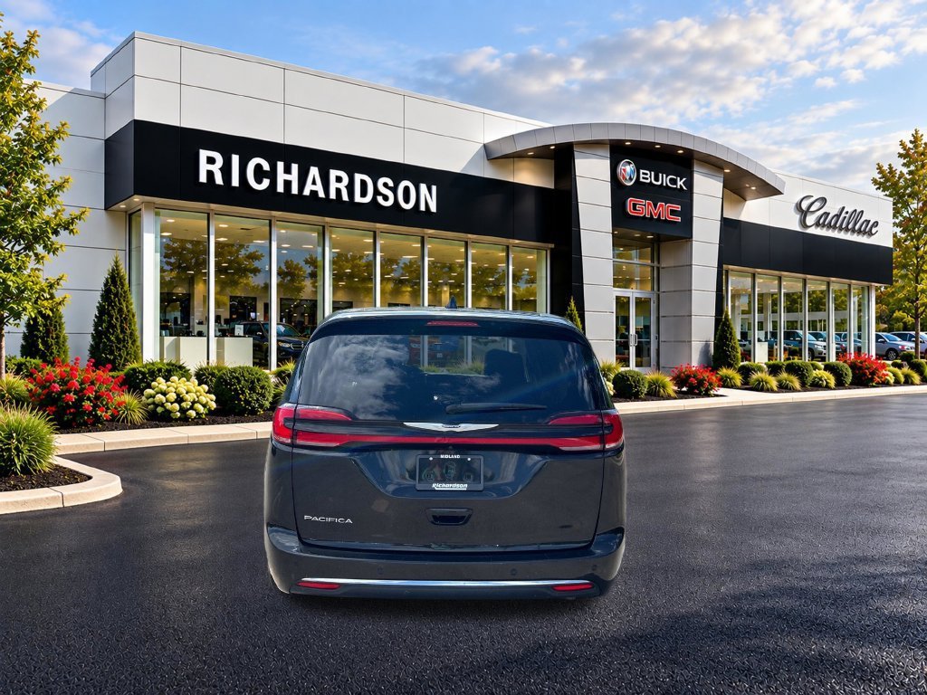 Used 2023 Black Chrysler Touring L image 4