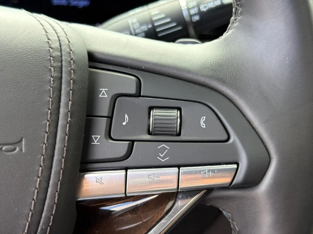 Used 2024 Crystal White Tricoat Cadillac Sport Platinum image 27