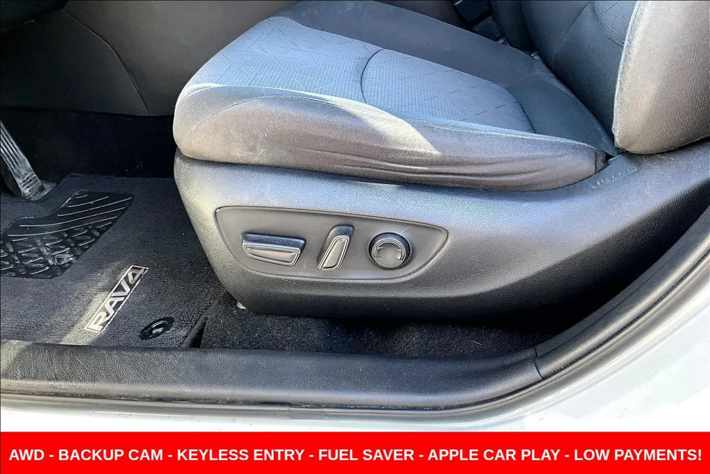 Used 2020 White Toyota XLE image 40