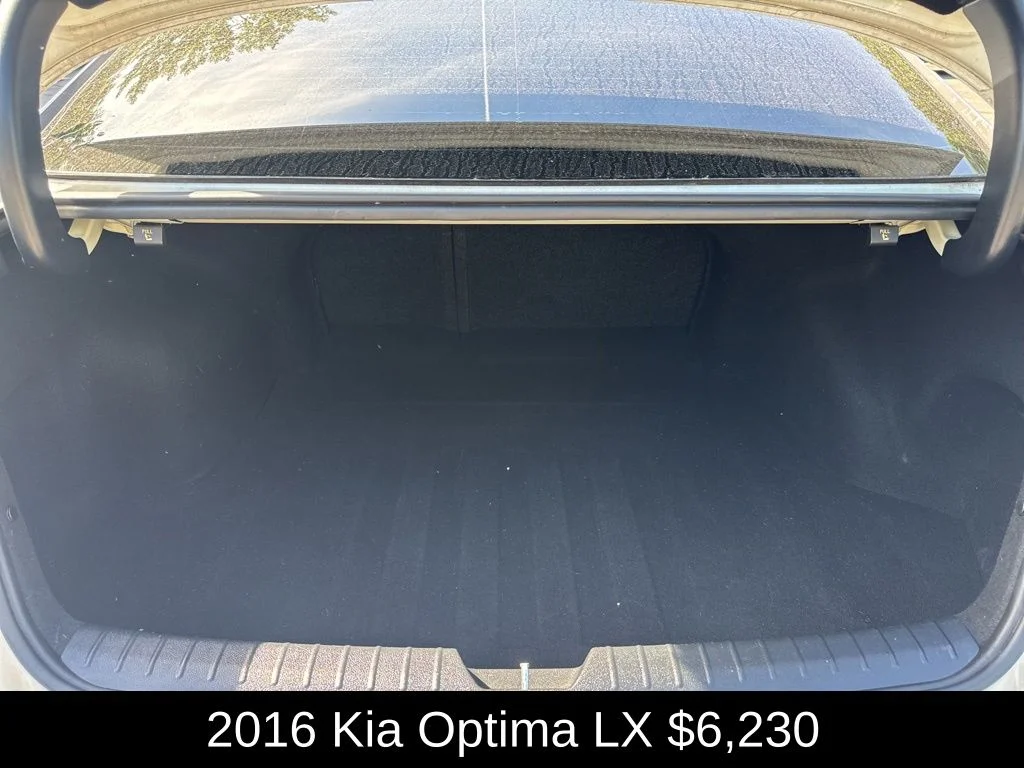 Used 2016 White Kia LX image 15
