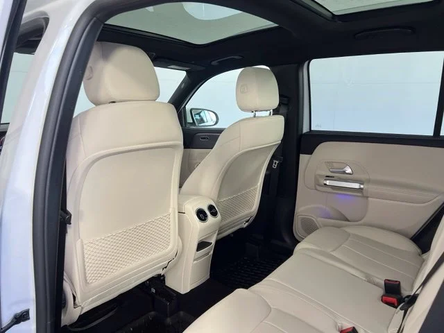 Used 2022 White Mercedes-Benz GLB 250 image 43