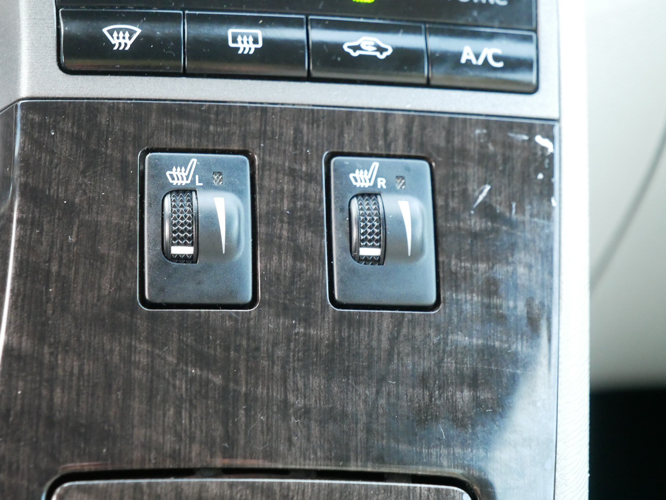 Used 2013 Magnetic Gray Metallic Toyota XLE image 31