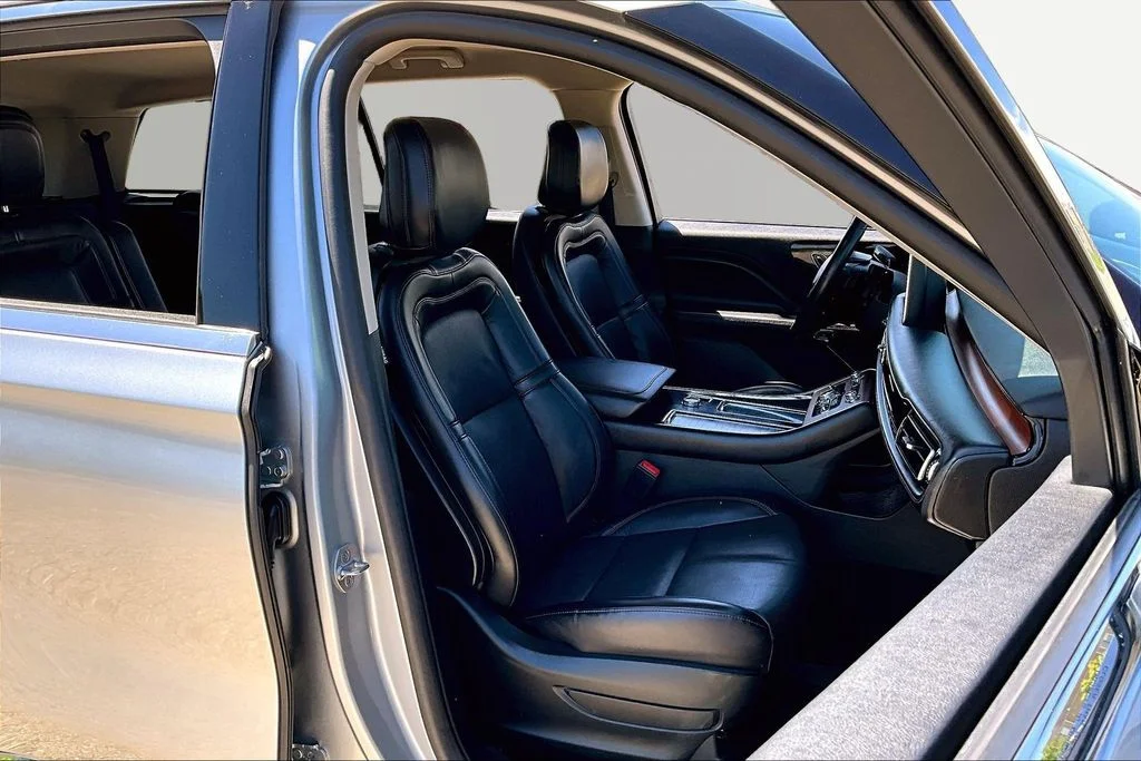 Used 2020 Radiance Metallic Lincoln Reserve image 7