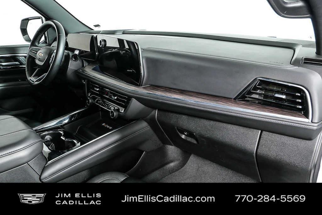 Used 2025 Summit White Chevrolet LT image 23