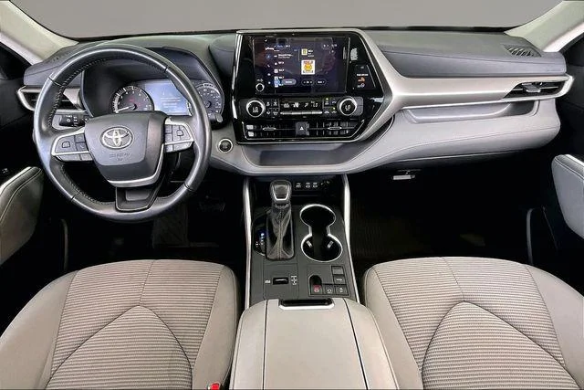 Certified Used 2024 WIND CHILL PEARL Toyota  image 7