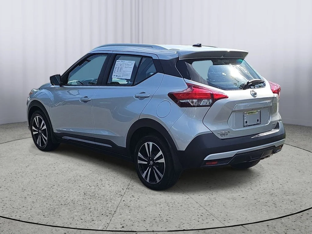 Used 2019 Silver Nissan SR image 5