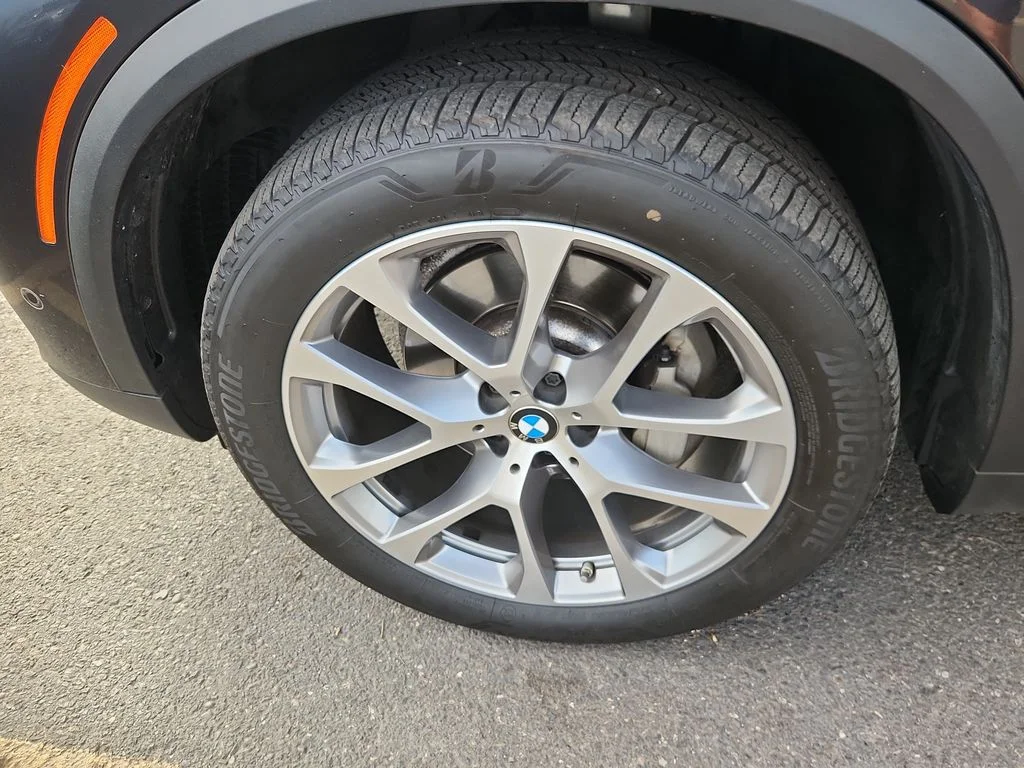 Used 2021 Gray BMW xDrive40i image 19