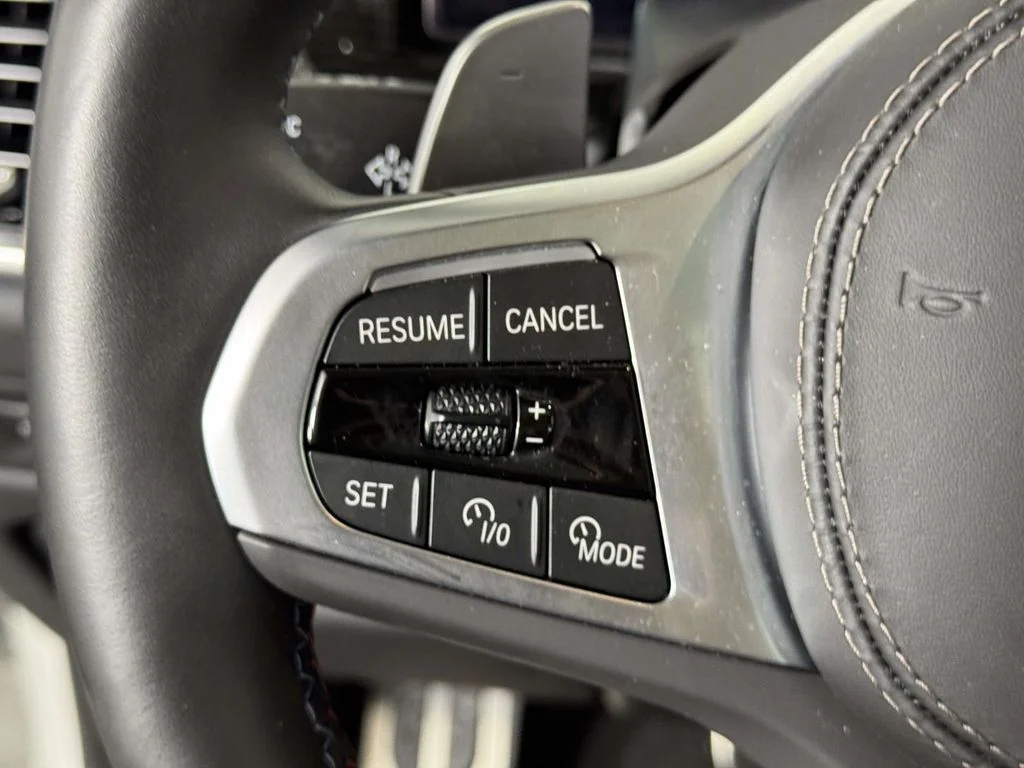 Used 2026 White BMW M60i image 22