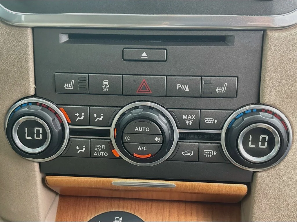 Used 2012 Fuji White Land Rover V8 image 31