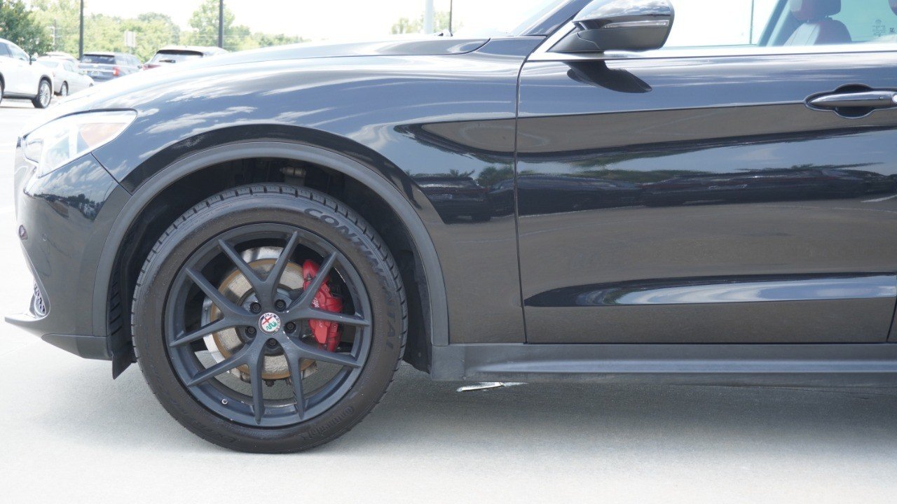 Used 2018 Black Alfa Romeo  image 10