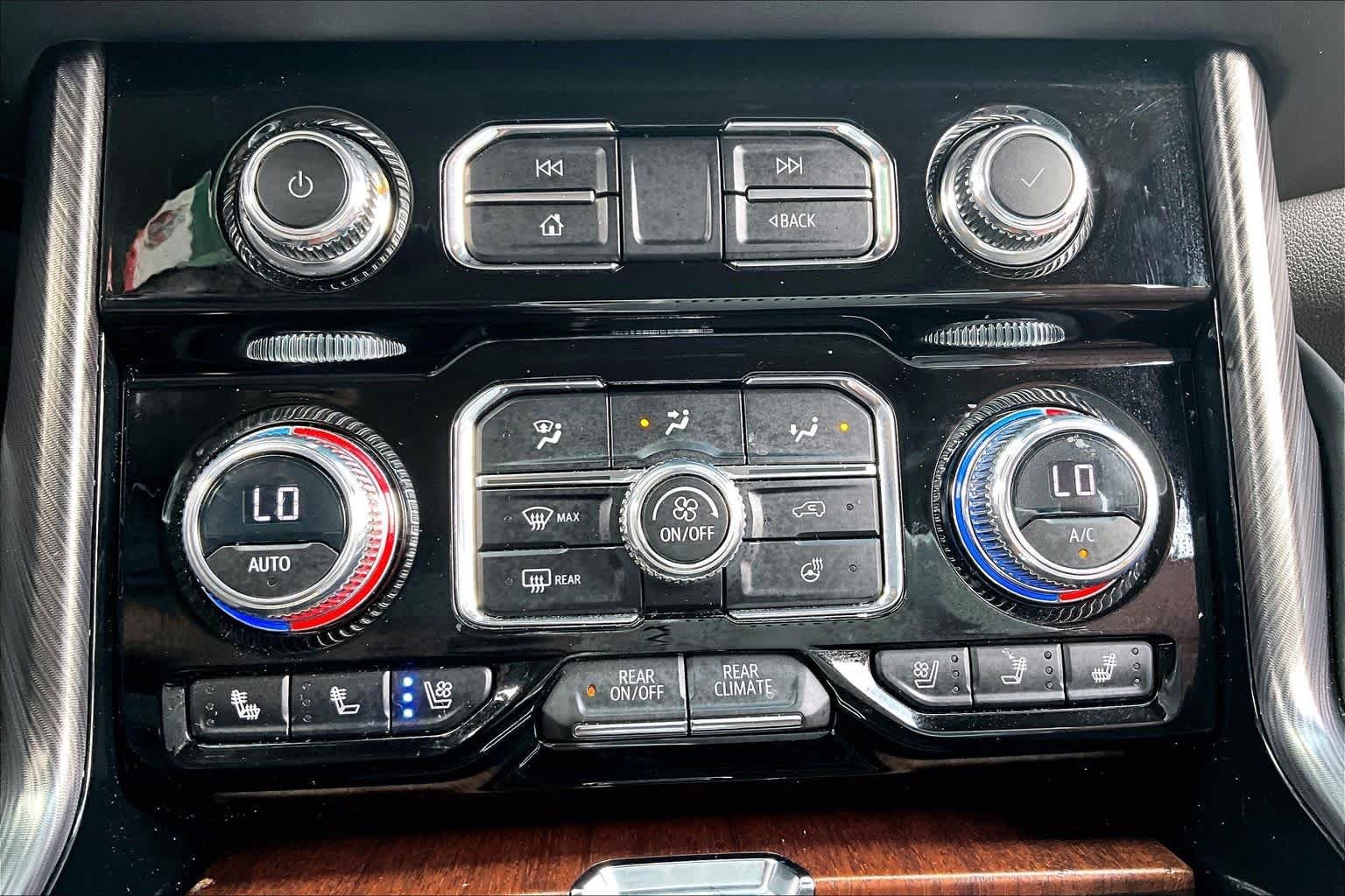 Used 2023 White Frost Tricoat GMC Denali Ultimate image 34