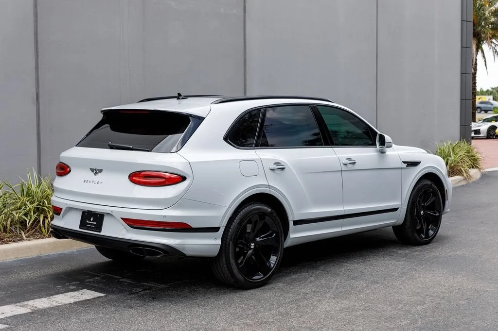 Used 2023 White Bentley V8 image 5