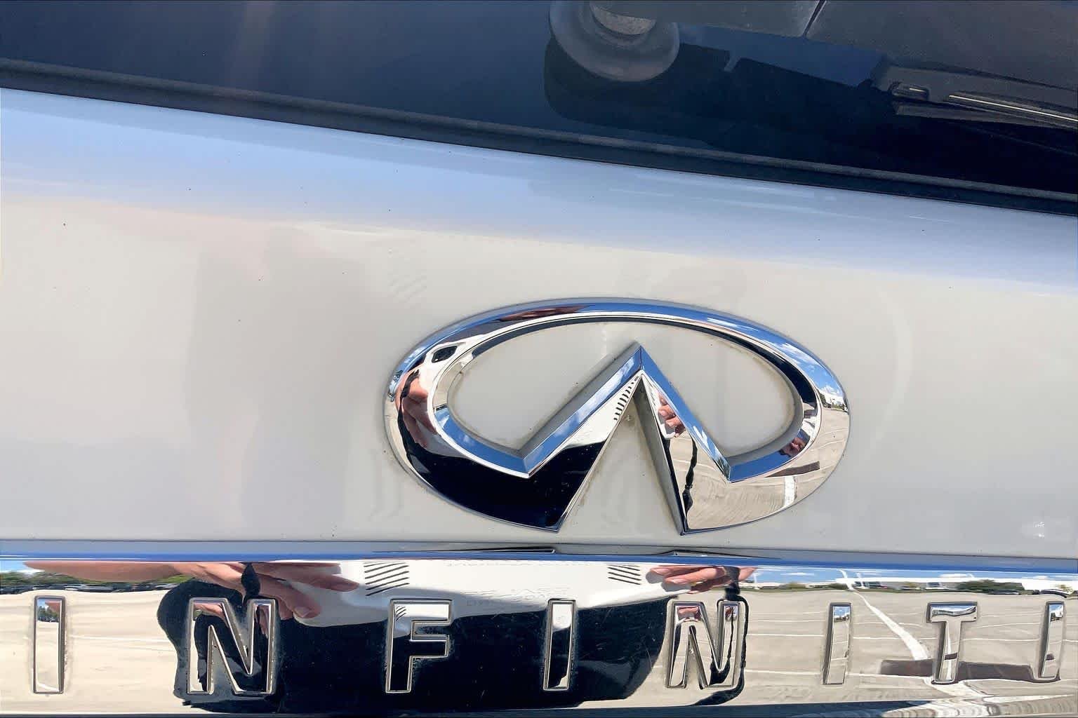 Used 2014 Moonlight White INFINITI  image 27