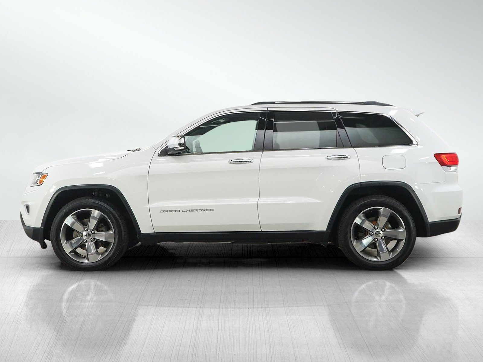 Used 2015 Jeep Grand Cherokee Limited with VIN 1C4RJFBG7FC209583 for sale in Minneapolis, Minnesota
