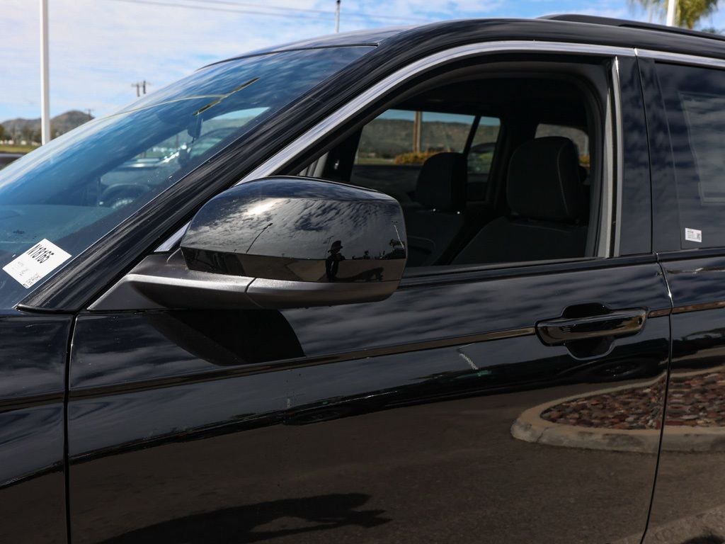 New 2026 Diamond Black Crystal Pearl-Coat Exterior Paint Jeep Laredo X image 11