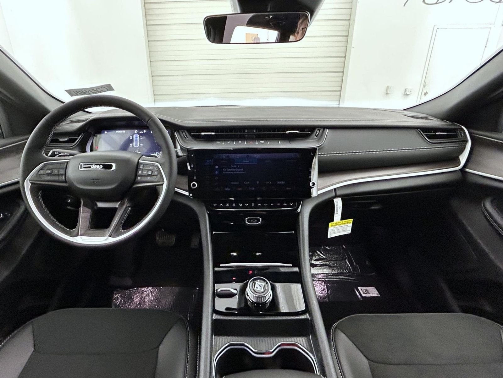 New 2026 Bright White Clear-Coat Exterior Paint Jeep Altitude image 13
