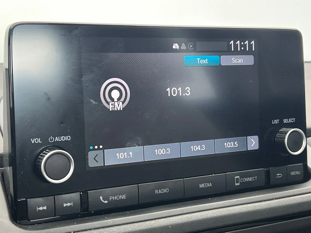Used 2023 White Honda EX image 12
