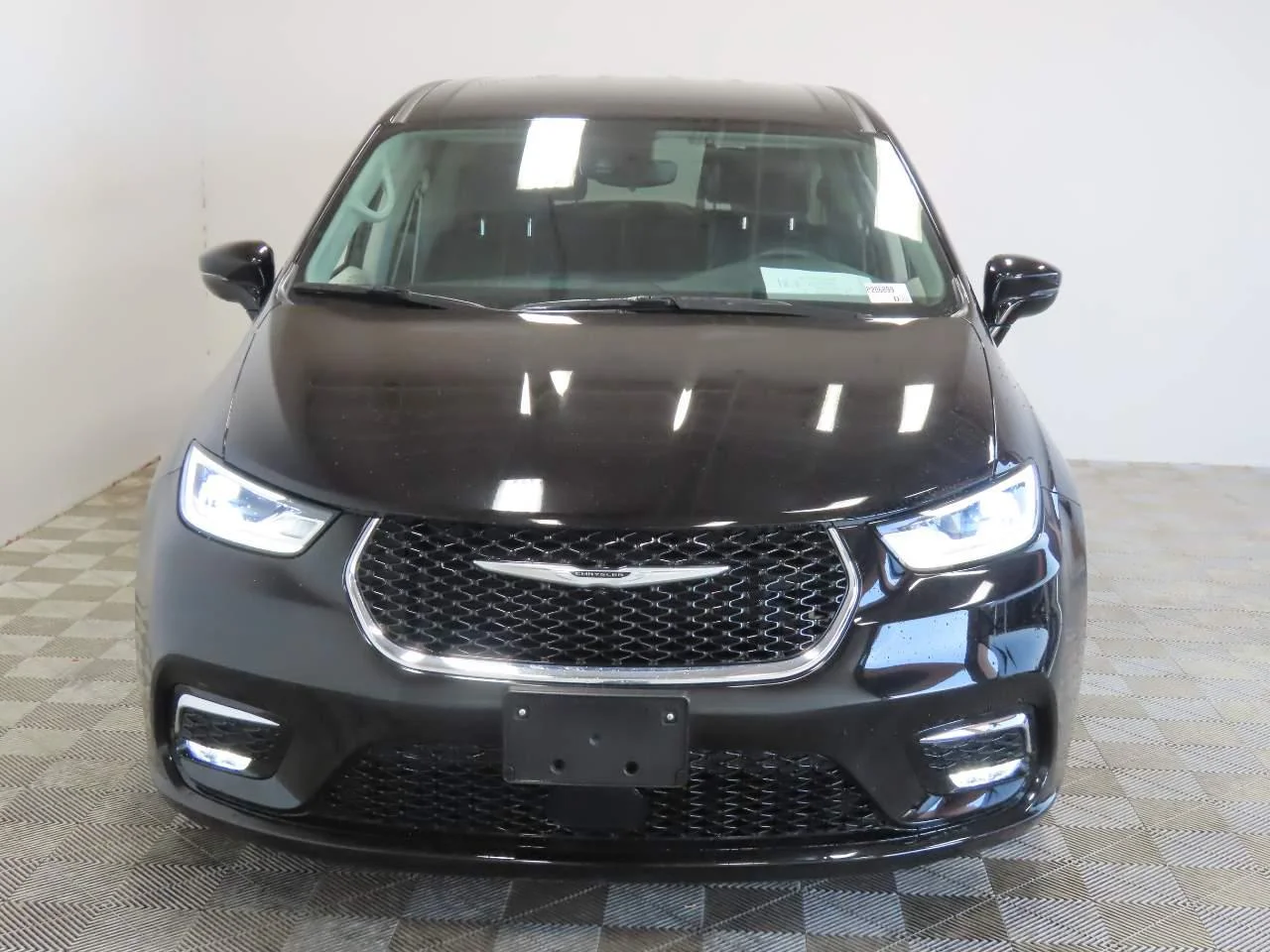 Used 2024  Chrysler Touring L image 2