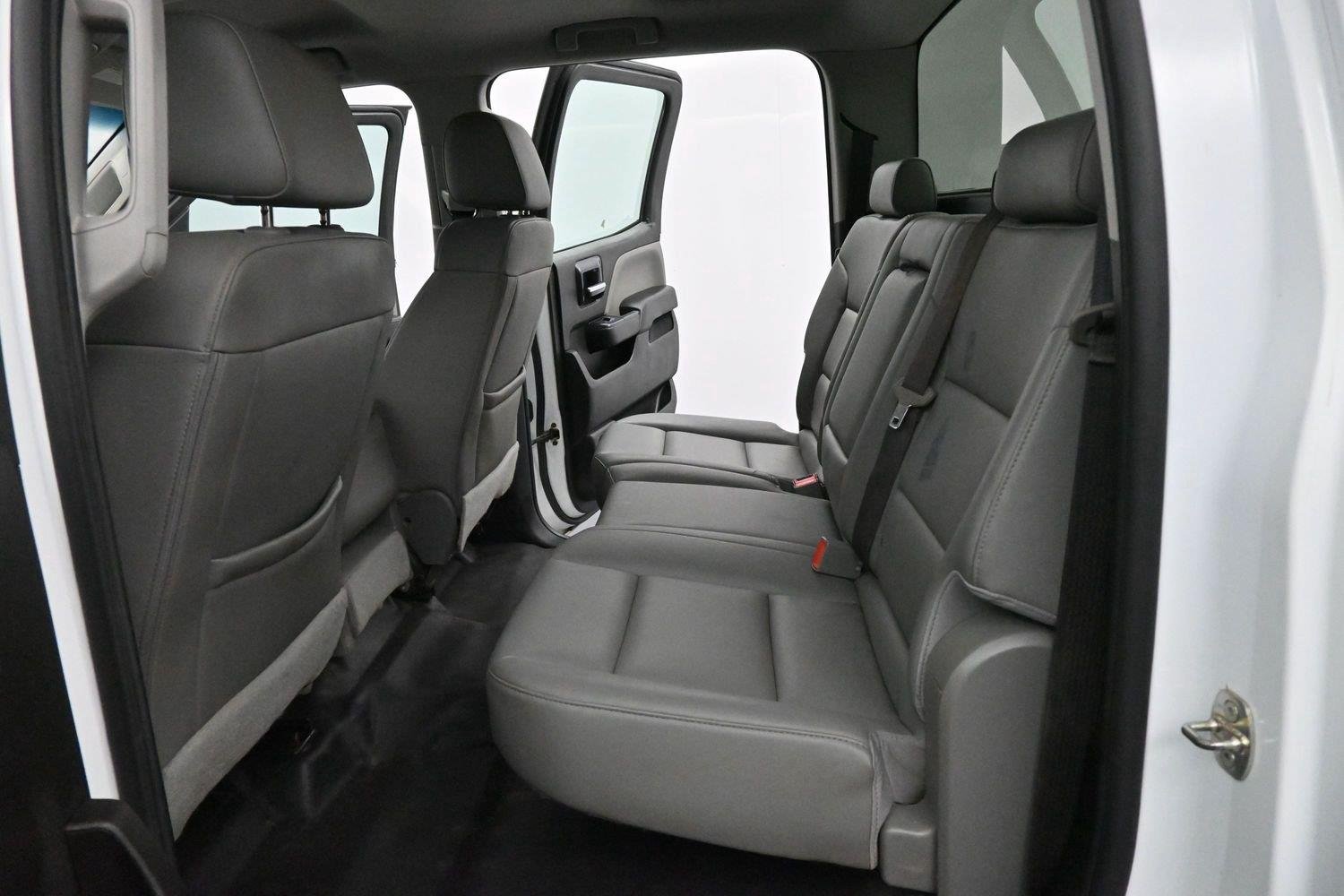 Used 2019 SUMMIT WHITE Chevrolet WT image 26