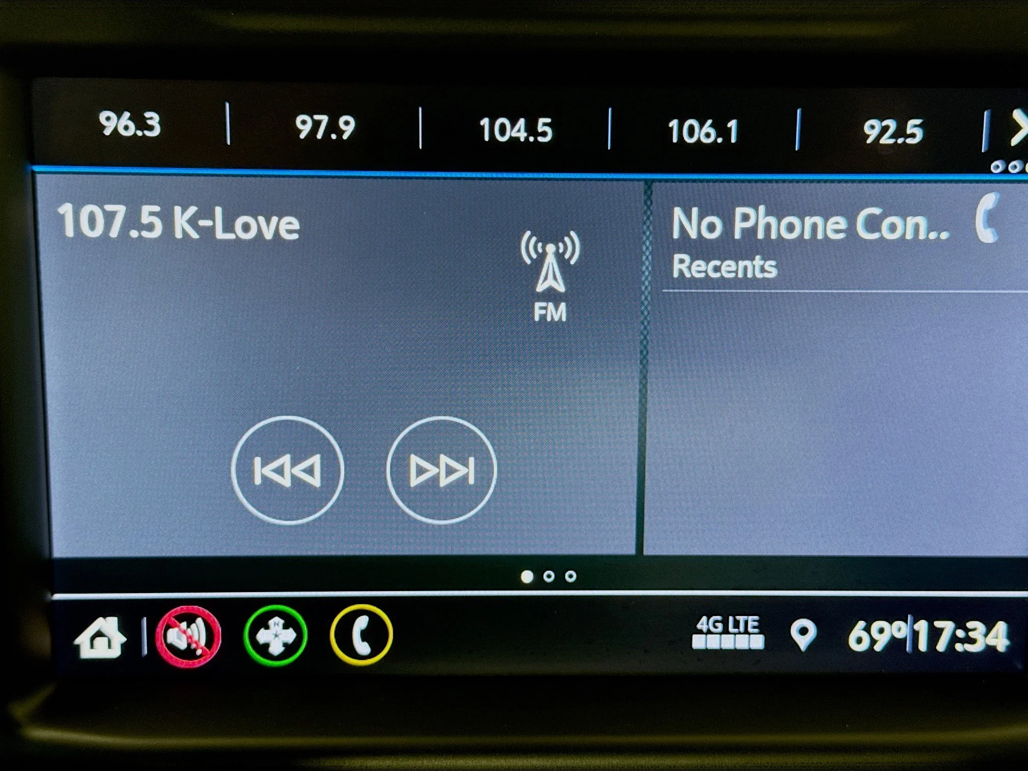 Used 2022 Summit White Chevrolet LT image 16