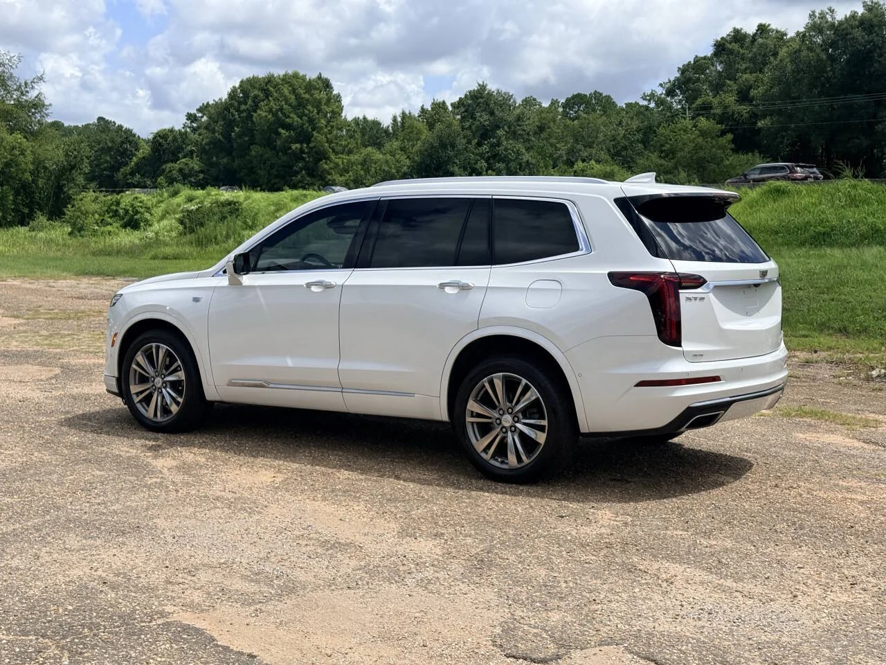 Used 2021 White Cadillac Premium Luxury 4x4 4dr SUV image 3