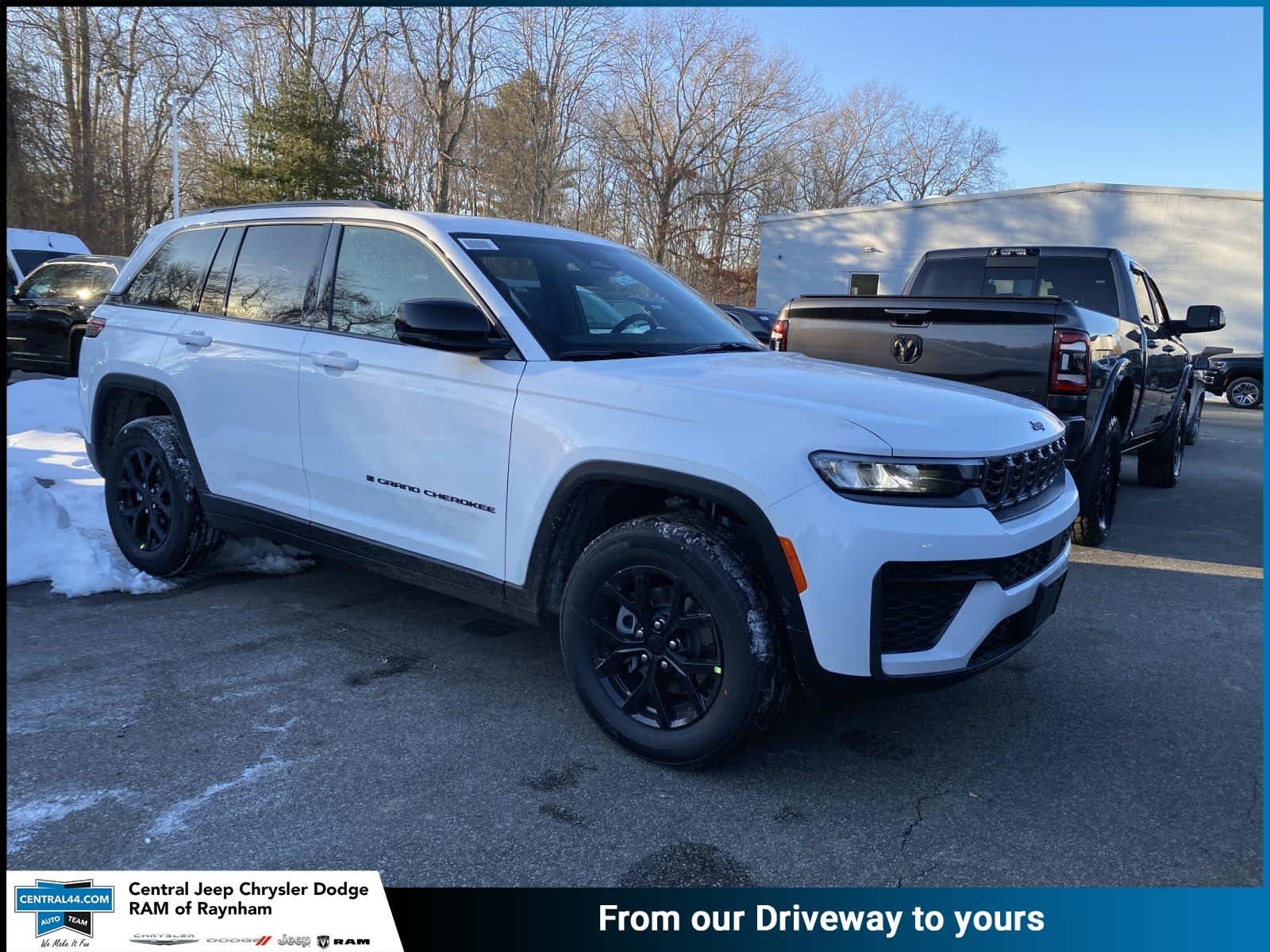 2026 Jeep Grand Cherokee Laredo Altitude